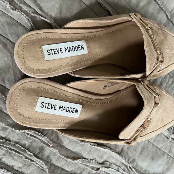 Size 5.5 Steve Madden Faraway Tan Suede Mules, gold hardware - Picture 4 of 6